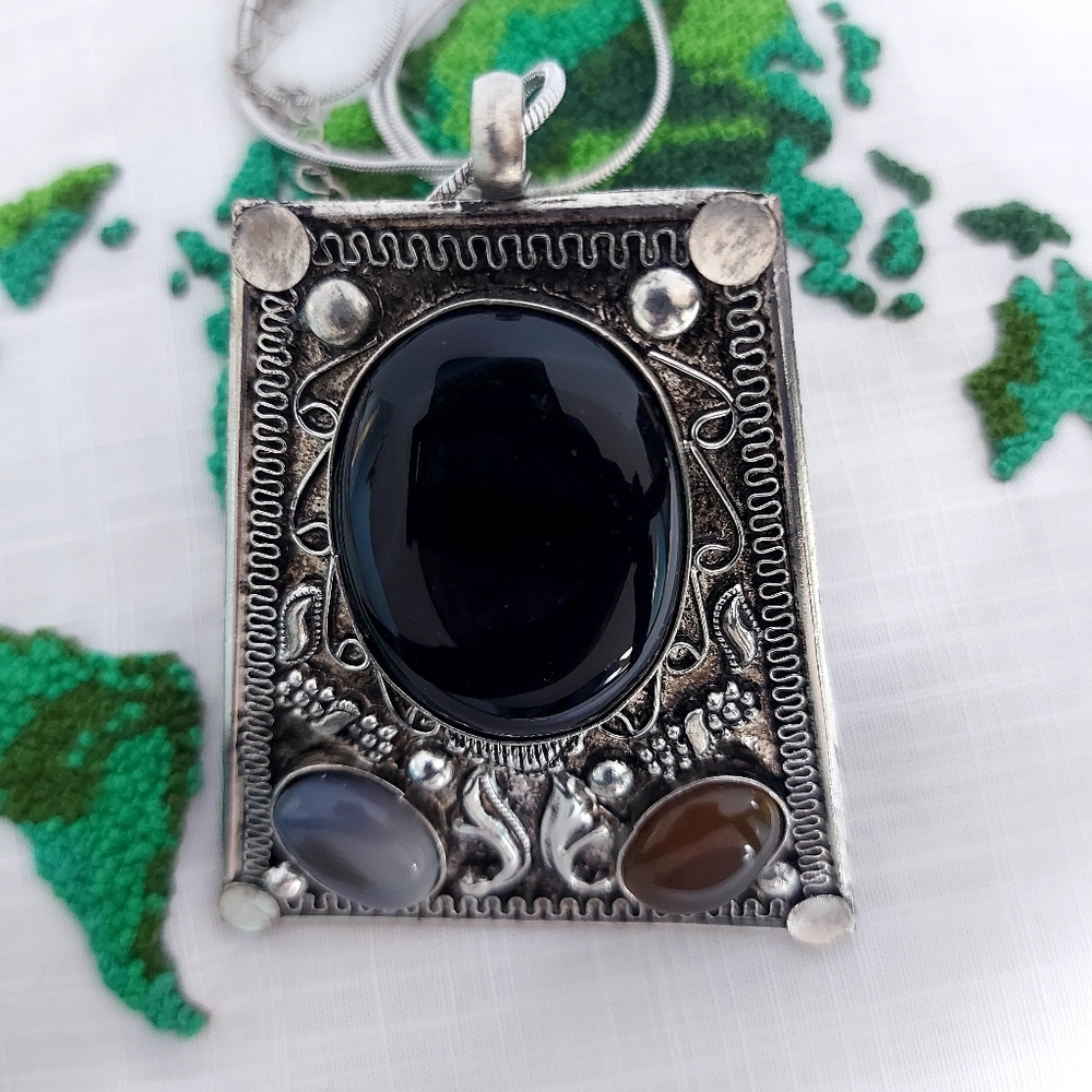 Gemstones Pendant with Neck chain